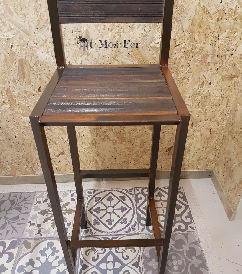 chaise-haute-en-fer-rouille-tabouret-de-bar-avec-dossier