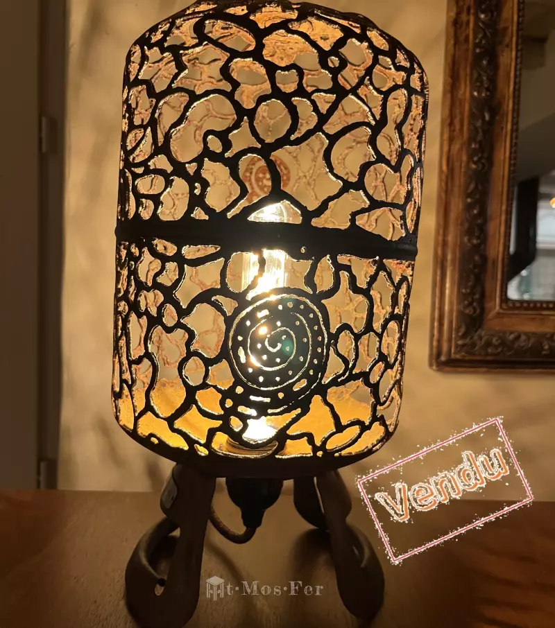 decoupe-artistique-lampe-unique-lampe-sur-mesure