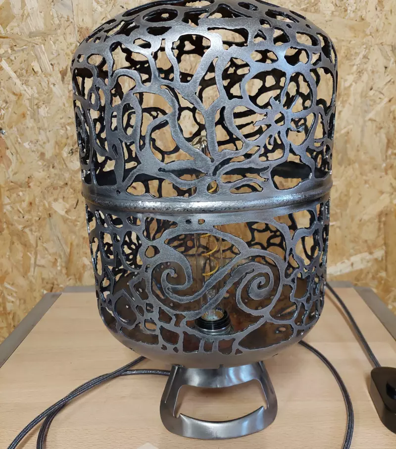 lampe-decorative-bonbonne-acier-design-unique-lampe-insolite