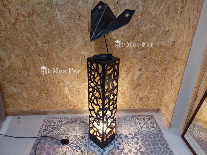 lampe décorative colonnne luminaire design artisanal acier indus découpé main