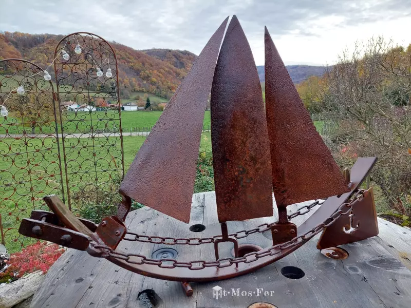 Sculpture navire trois mats bateau acier rouillé réemploi